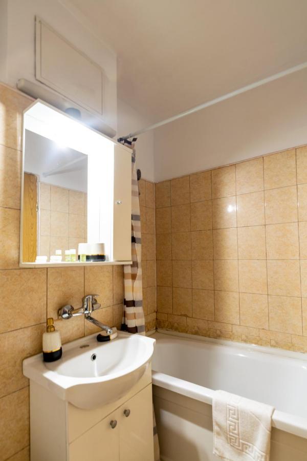 クラヨーヴァApartament Centru - Cecアパートメント エクステリア 写真